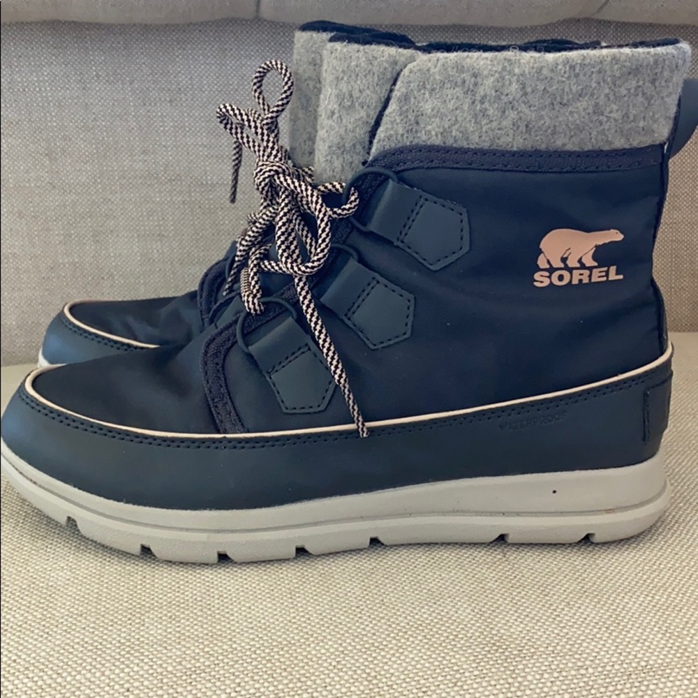 Sorel waterproof snow boot 7.5